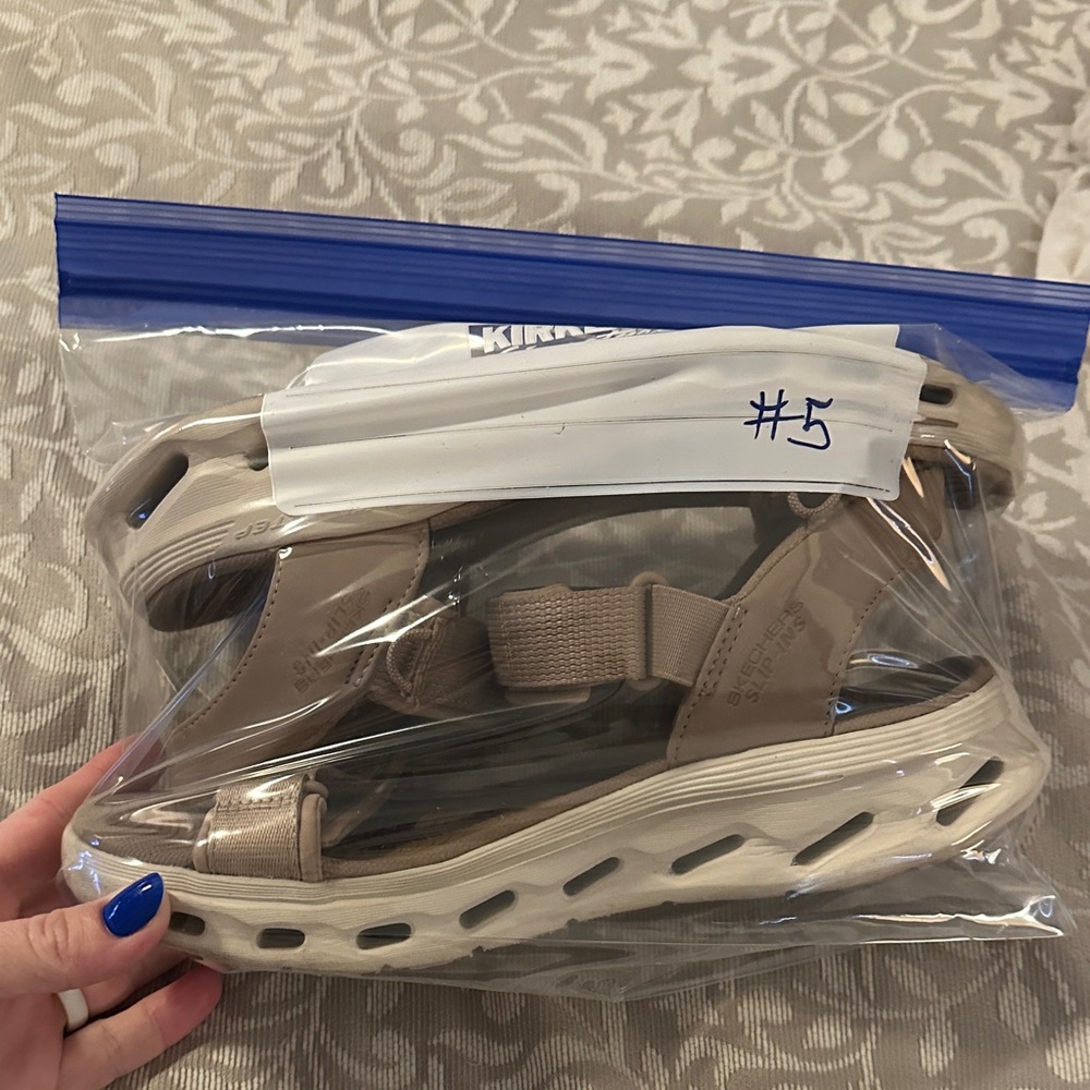 Skechers tan brown slip-on with white logo - Picture 11 of 11